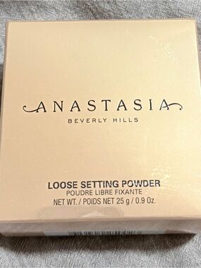 Anastasia Of Beverly Hills Setting Powder in Vanilla New and Sealed.